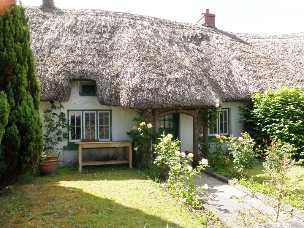 Thatch roof building in Ireland